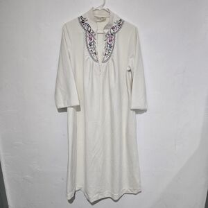 Vintage Vanity Fair Embroidered House Coat Sz M Zip Front Pockets Grandma Core